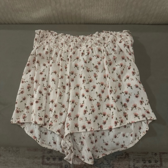 Urban Outfitters Ruffle Flow Shorts / XS - Picture 1 of 3